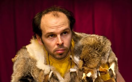 Legendární Caveman jedinkrát na letní scéně